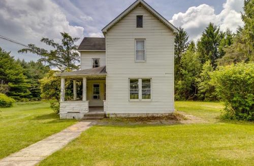 Smithmill House | Pet-Friendly Smithmill Retreat with Yard!