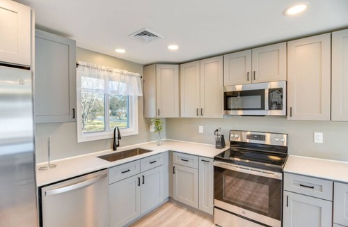 South Kingstown House | Pet-Friendly South Kingstown Home Near Beaches
