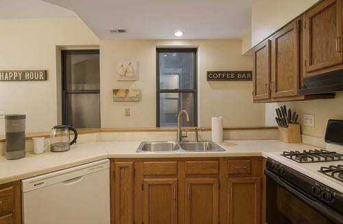 Soulard House | Pet-Friendly Soulard Townhouse · 2BR/2BA · Parking + Rooftop Deck