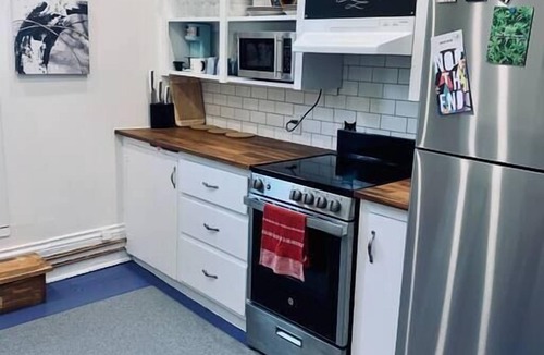 North End Apartment | Pet-Friendly Space, King bed, Office