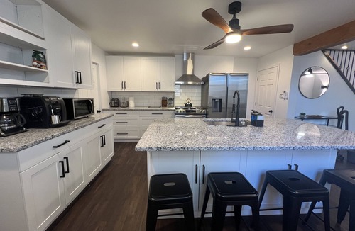 Kingston House | Pet Friendly Spacious Luxe Corner House for Professionals - Left Side