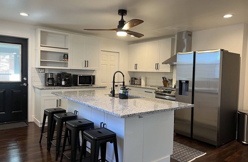 Kingston House | Pet Friendly Spacious Luxe Corner House for Professionals - Left Side