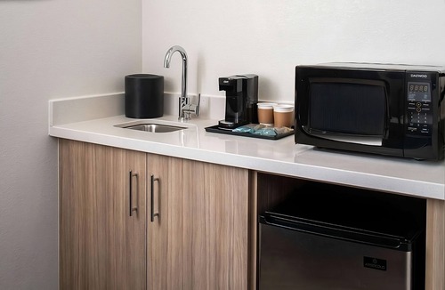 Donelson Hotel | Pet-friendly, Spacious Unit with Breakfast, Best Location in Nashville!