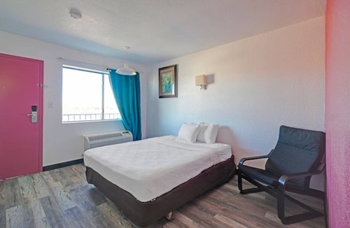 Lordsburg Hotel | Pet-Friendly stay near Steins Ghost Town w/Highway Access | Free Parking!