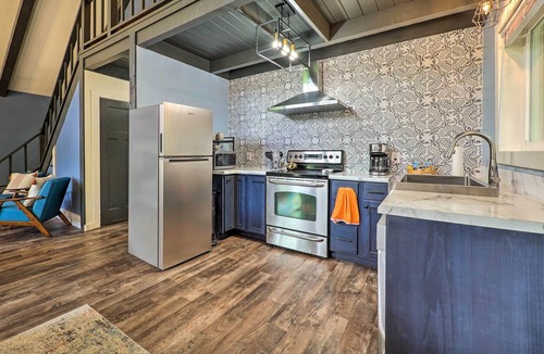 Canadian Lakes Cabin | Pet-Friendly Stanwood Sanctuary w/Fire Pit!