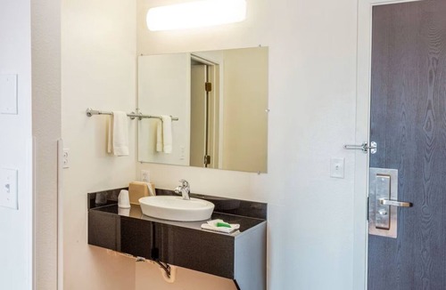 Shelby Hotel | Pet Friendly Stay! 2 Comfy Units w/Free Parking! Near Downtown & Attractions!
