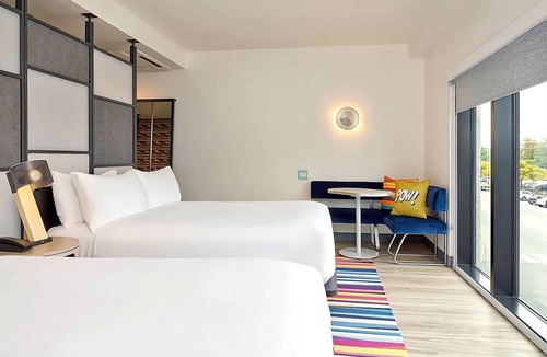 Portland Hotel | Pet-Friendly Stay | 2 Units | Close to Victoria Mansion & Lighthouse!