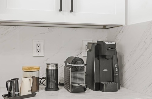 Venice Gardens House | Pet-Friendly Stay 4miles to Beach