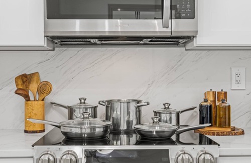 Venice Gardens House | Pet-Friendly Stay 4miles to Beach