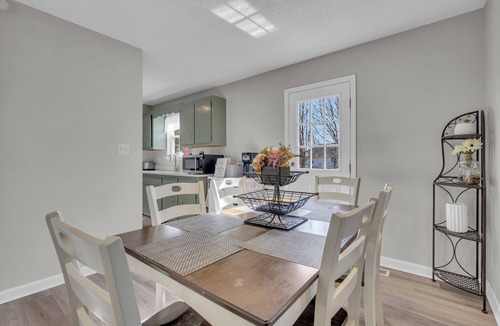 Oak Grove House | Pet-Friendly Stay & EV Ready | Sleeps 6 Plus