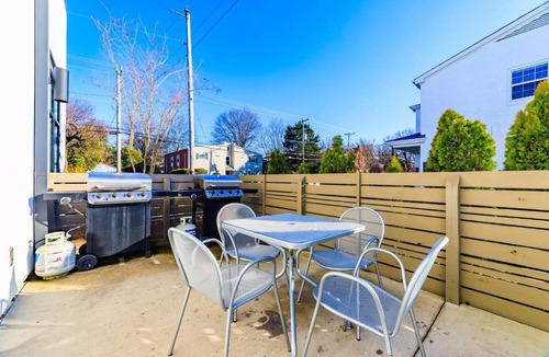 Museum District Apartment | *Pet Friendly* stay in Historic Carytown