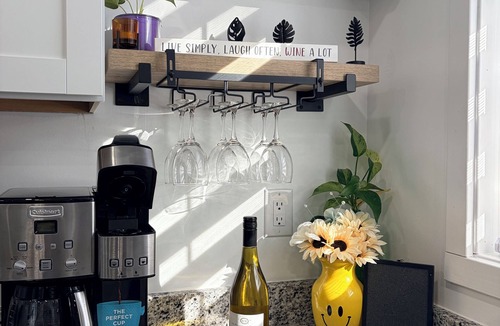 Williamsburg Apartment | Pet-Friendly Stay Cozy Vibes in a Prime Location