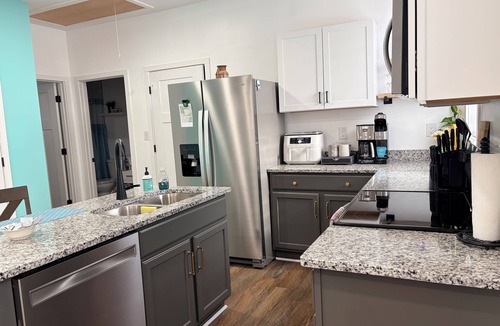 Williamsburg Apartment | Pet-Friendly Stay Cozy Vibes in a Prime Location