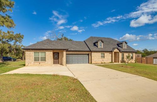 Oak Point Apartment | Pet-Friendly Stay: Walk to Park & Lake Lewisville!