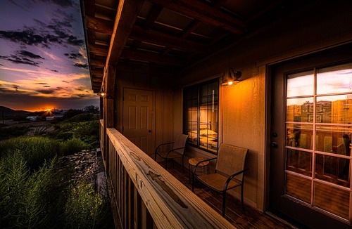 Tombstone Cabin | *Pet Friendly* Step back in time but with free WIFI @ Miners Cabin#6 (KING Bed)