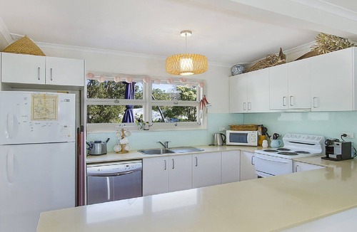 Pearl Beach House | Pet friendly, stroll to beach
