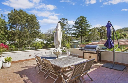 Pearl Beach House | Pet friendly, stroll to beach