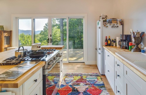 Spruce Pine Apartment | Pet-Friendly Studio w/Views in Spruce Pine!