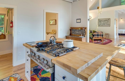 Spruce Pine Apartment | Pet-Friendly Studio w/Views in Spruce Pine!