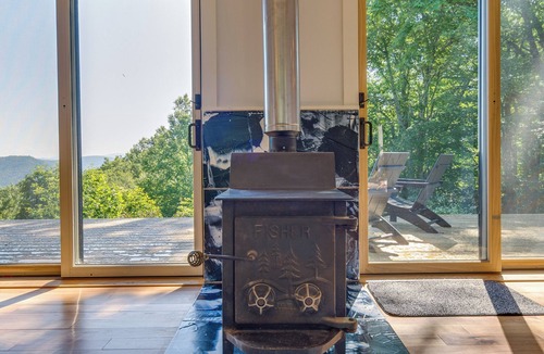 Spruce Pine Apartment | Pet-Friendly Studio w/Views in Spruce Pine!