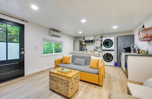 East Olympia Apartment | Pet-Friendly Studio w/Fire Pit in Olympia!