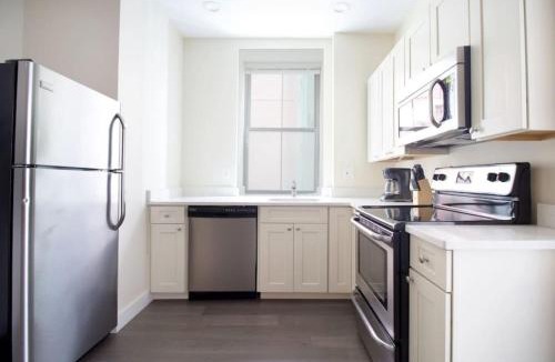 Downtown Boston Apartment | Pet Friendly Studio Walk to MGH