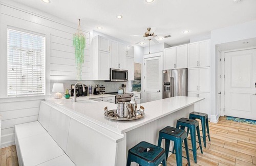 Cinnamon Shore Condo | Pet-Friendly, Stylish Condo w/Cinnamon Shore Pools, Dining & More!