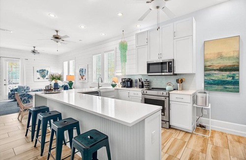 Cinnamon Shore Condo | Pet-Friendly, Stylish Condo w/Cinnamon Shore Pools, Dining & More!