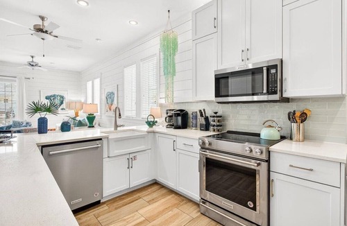 Cinnamon Shore Condo | Pet-Friendly, Stylish Condo w/Cinnamon Shore Pools, Dining & More!