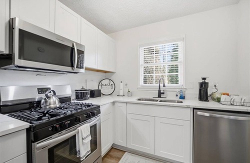 Conyers House | Pet-Friendly Stylish Home Near Arabia Mountain