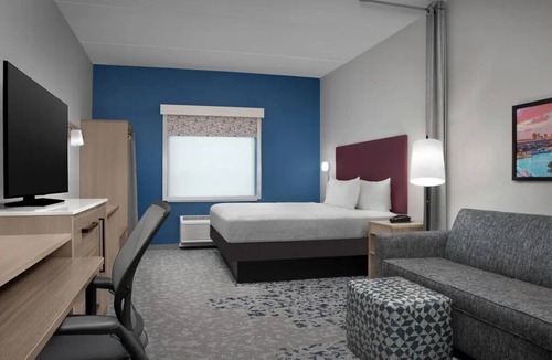 Weston Hotel | Pet-Friendly Suite | 5.6 mii to Flamingo Gardens & BB&T Center