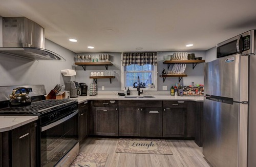 Center Conway Apartment | Pet Friendly Summer A-Frame | Pool 🎱 | AirHockey 🏒 | Fun 😃