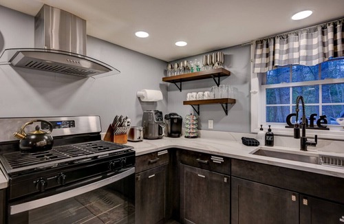 Center Conway Apartment | Pet Friendly Summer A-Frame | Pool 🎱 | AirHockey 🏒 | Fun 😃