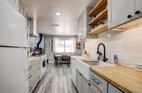 Tahoe Paradise House | Pet Friendly & Tranquil Home with Hot Tub