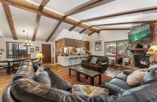 Kingswood Estates House | Pet-Friendly Tahoe Stay, Forest Views and Gas Fireplace