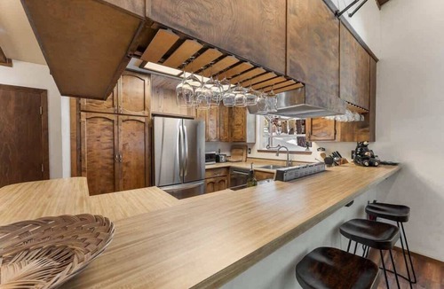 Kingswood Estates House | Pet-Friendly Tahoe Stay, Forest Views and Gas Fireplace
