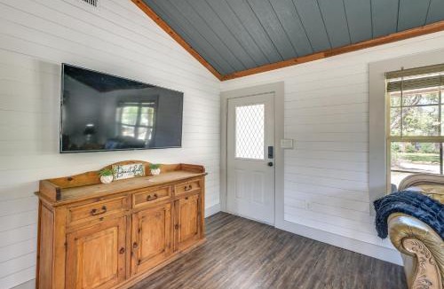 Graford House | Pet-Friendly Texas Home w/Furnished Patio & Grill