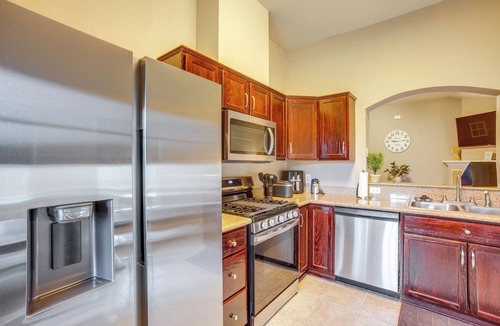 Bryan Cottage | Pet-friendly Texas Retreat w/Fenced-in Yard!