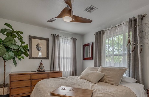Central Oklahoma City House | *PET FRIENDLY* The Burrow Comfortable 3bed