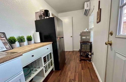 West Odessa Cabin | Pet-Friendly Tiny House w/King Bed & Fast Wi-Fi