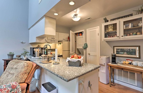Vernon House | Pet-Friendly Townhome w/Community Hot Tub!