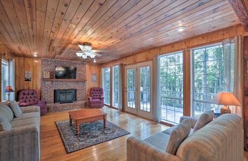 Toccoa House | Pet-Friendly Toccoa Home with Deck and Lake Access!