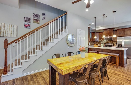 Tomball Cottage | Pet-friendly Tomball Home: Walk to Main Street!