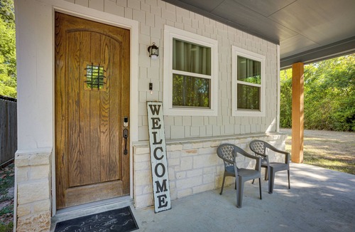 Tomball Cottage | Pet-friendly Tomball Home: Walk to Main Street!