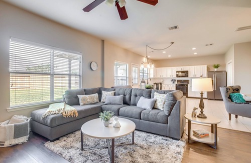 Tomball Cottage | Pet-friendly Tomball Home ~ 8 Mi to Burroughs Park