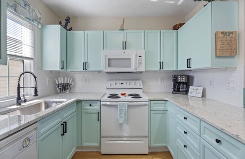 North Carolina Coast Villa | Pet-Friendly Townhome Steps to Beach