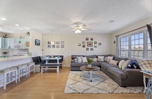 North Carolina Coast Villa | Pet-Friendly Townhome Steps to Beach