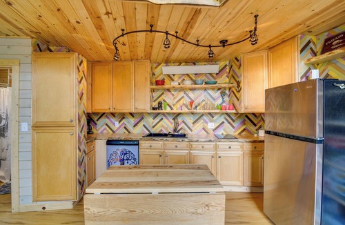 Hartsel Cabin | Pet-Friendly Treehouse w/Deck & Yard in Hartsel!