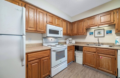 Gulf Shores Condo | PET FRIENDLY, TWO POOLS, LAGOON PIER, CONVENIENT TO THE BEACH, BEACHY DECOR