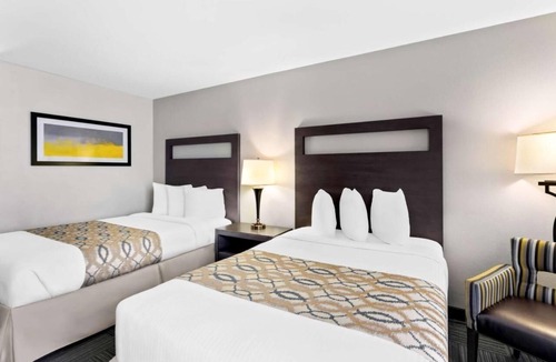 Naperville Hotel | Pet Friendly Units Near Downtown Naperville! 4 Cozy Units with Free Breakfast!